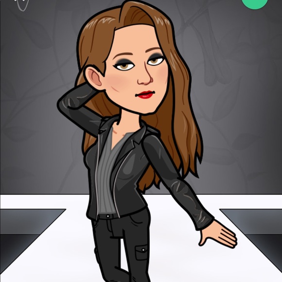 Meet your Posher! 🧜🏼♀️ - Picture 2 of 3